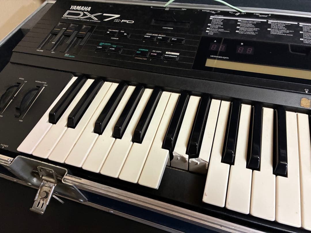 Yamaha DX7 II FD シンセサイザー 61鍵盤 ケース付き