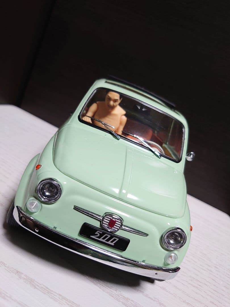KK-Scale 1/12 フィアット 500 ダイキャスト フィギュア