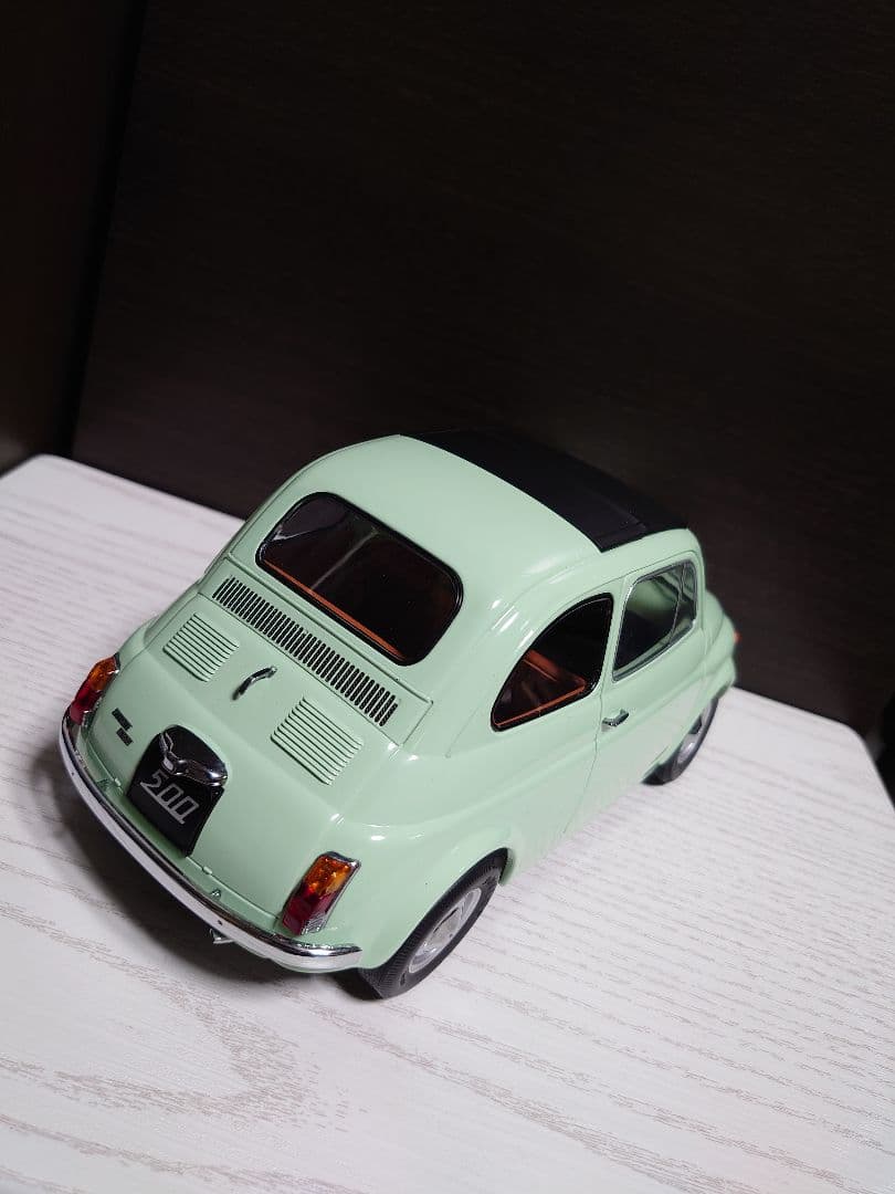 KK-Scale 1/12 フィアット 500 ダイキャスト フィギュア