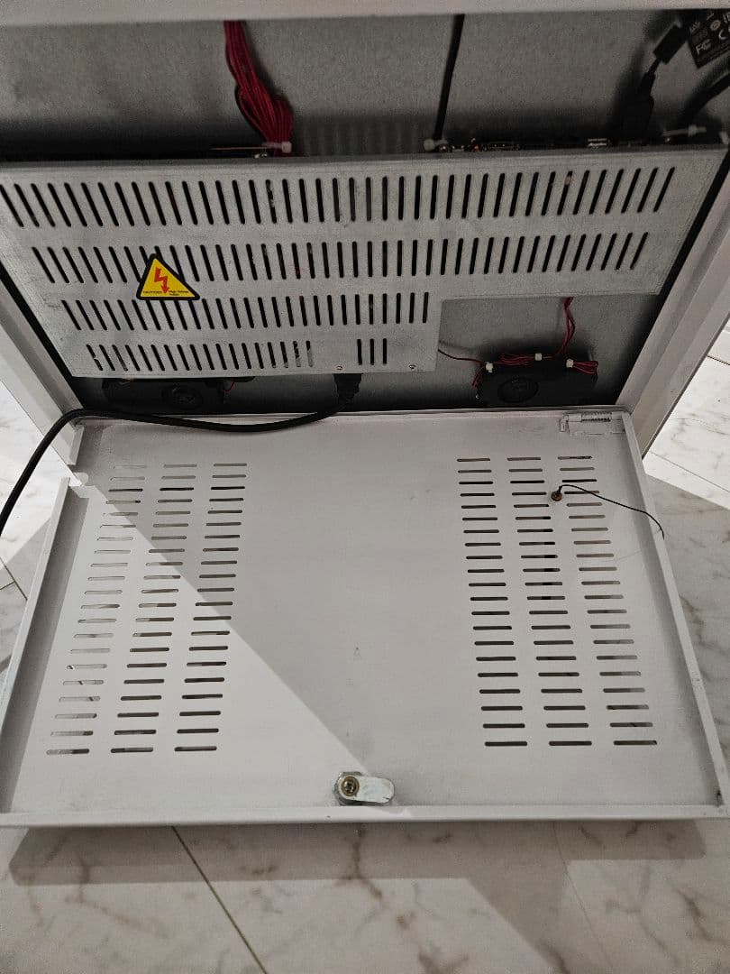 デジタルサイネージ　アンドロイド　　タッチパネル　43インチ