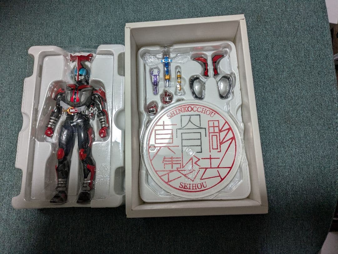 真骨彫　仮面ライダーカブト ハイパー　フォーム 10th Anniversary