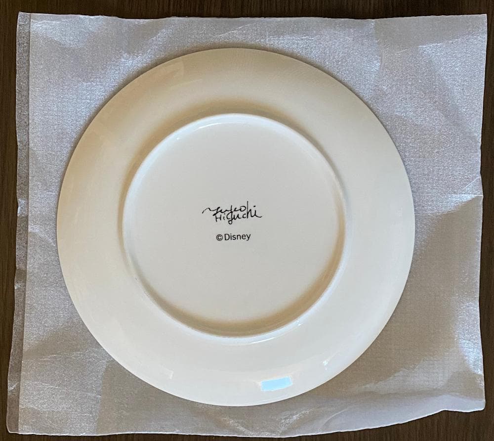ディズニーストア　ヒグチユウコ　紅茶空き缶・プレート・ハンドクリームセット