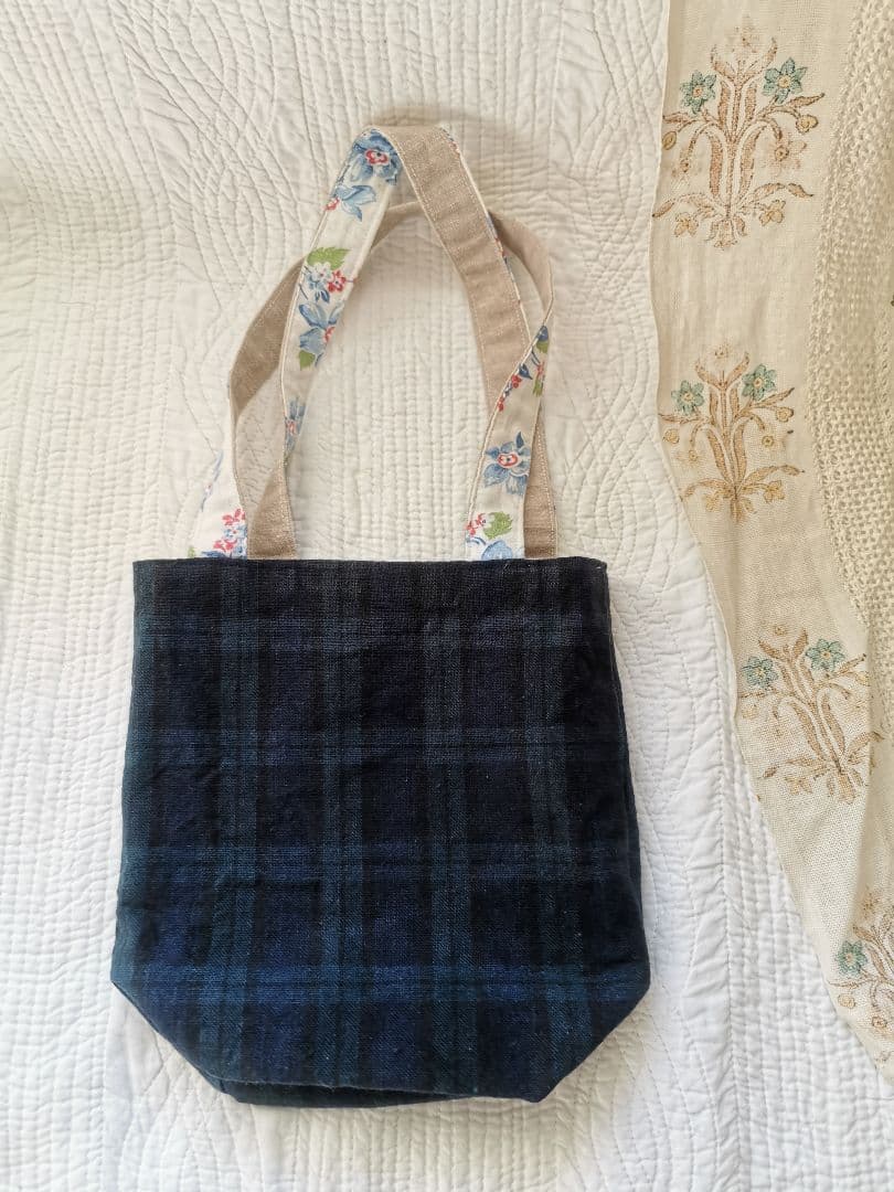 ハンドメイド✃アンティーク花柄ファブリック＆ブラックウォッチ リバーシブルトート