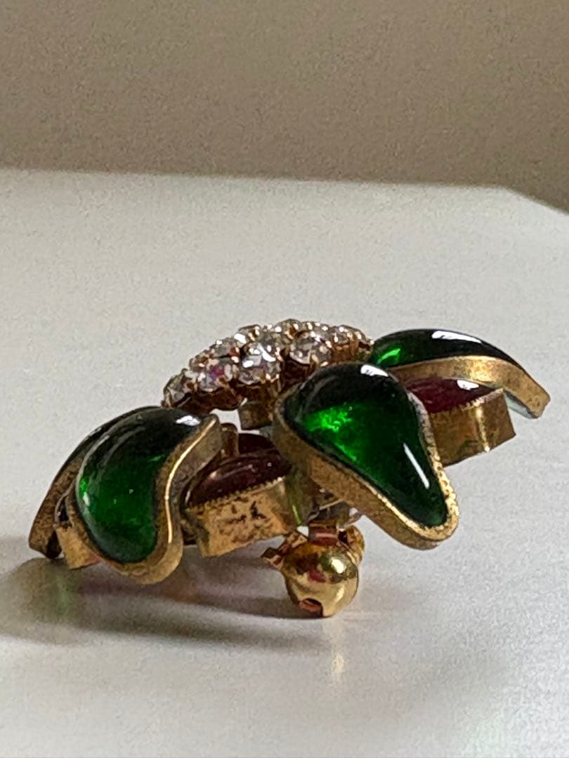 CHANEL 花形 ブローチ 205 フランス製