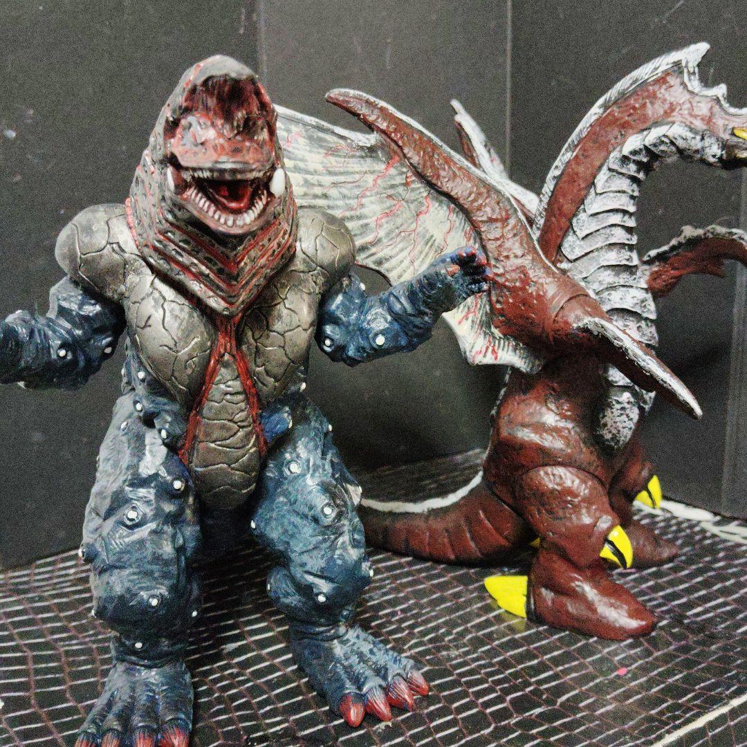 大特価ウルトラ怪獣旧型絶版ゴルザ、メルバ2体セット（リアルモデル）