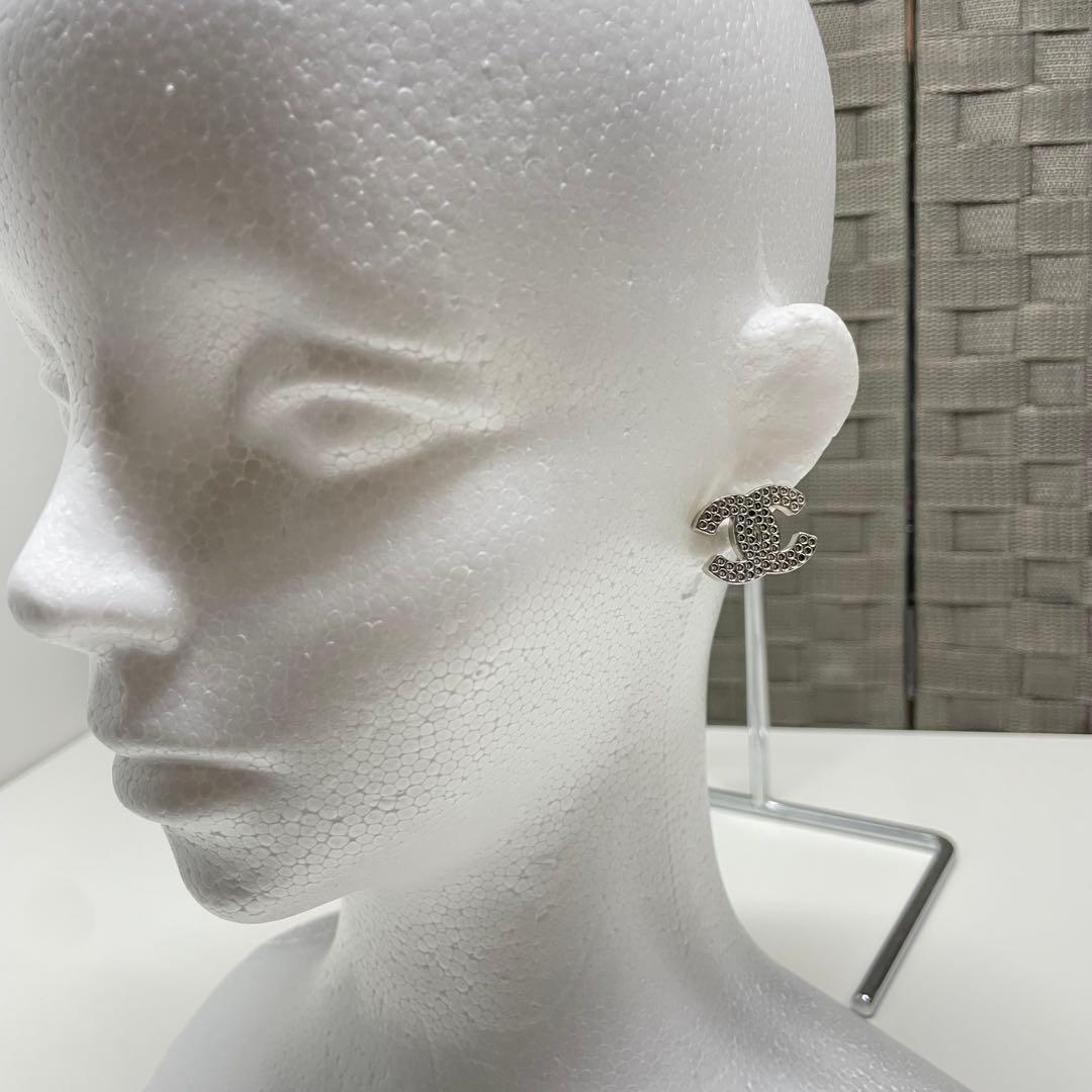K*o様 CHANEL シルバー ロゴスタッドピアス