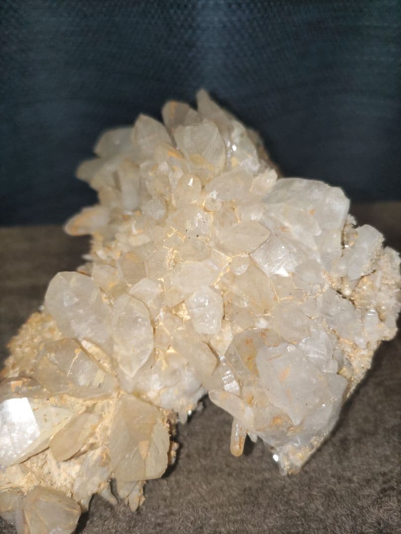 愛媛県西条市産　水晶群晶 3