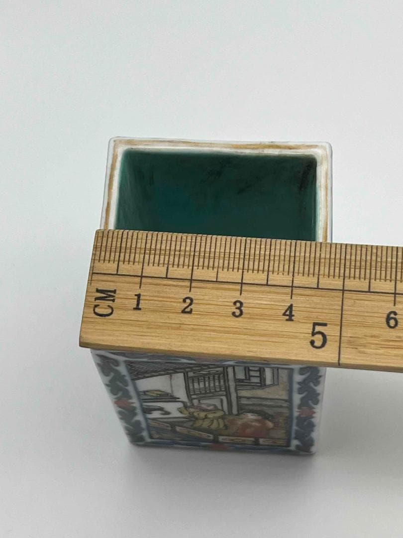 清乾隆時代【大清乾隆年製】在銘 琺瑯彩松石緑釉人物文四方筆筒 西廂記 (F-2)