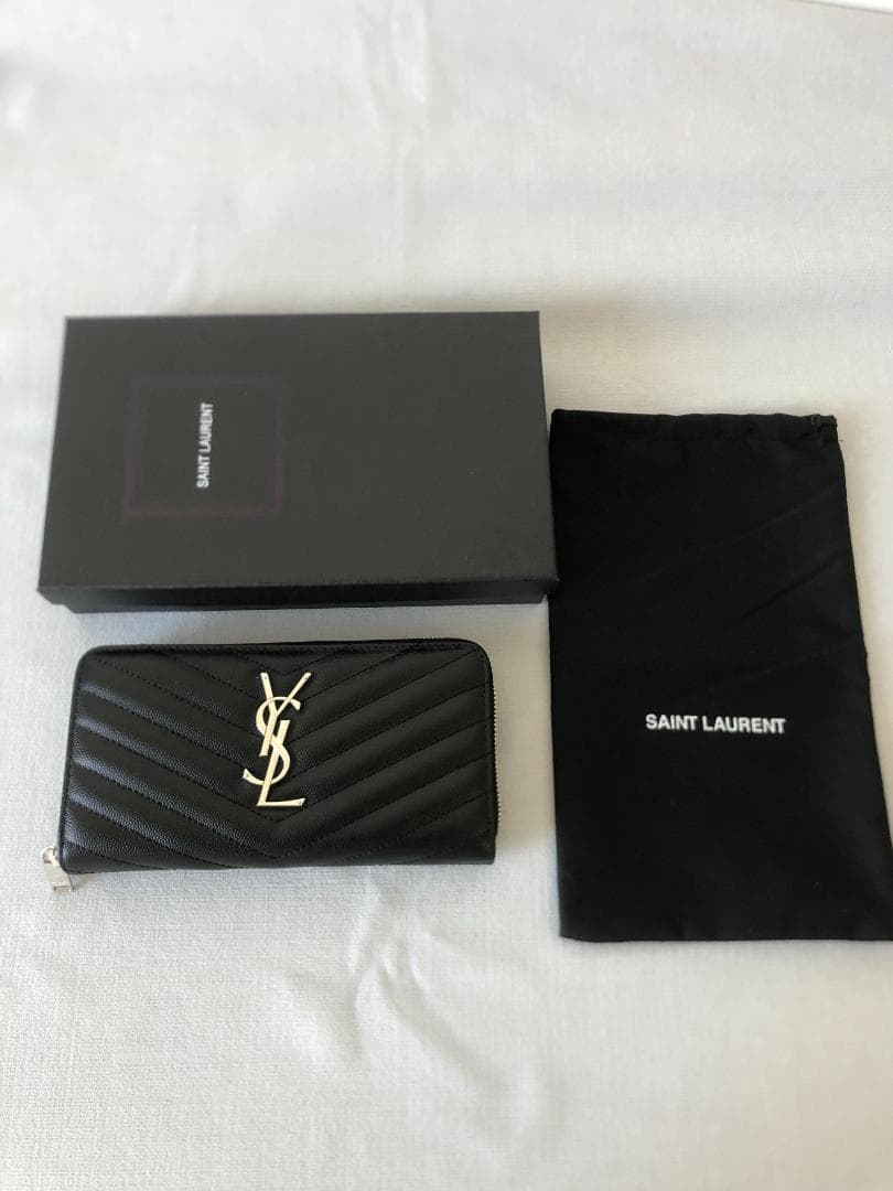 長財布 キルティングデザイン シルバーロゴ　高級感　超美品　財布