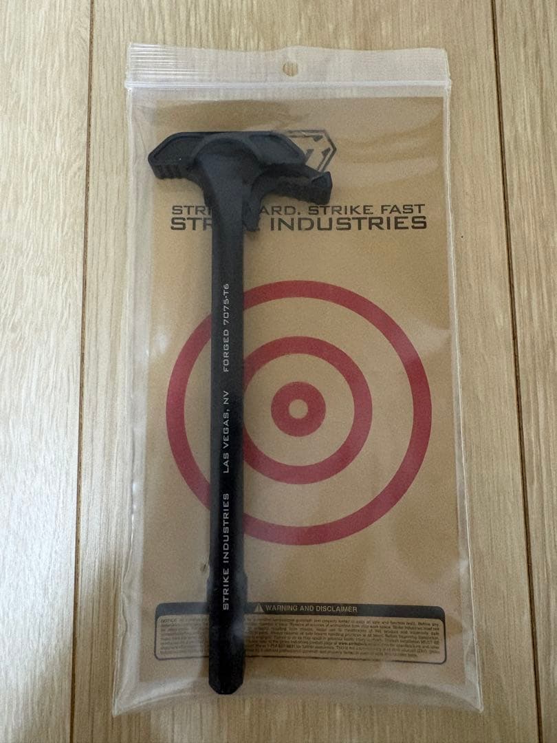 チャージングハンドル AR-15 ストライクインダストリーズ