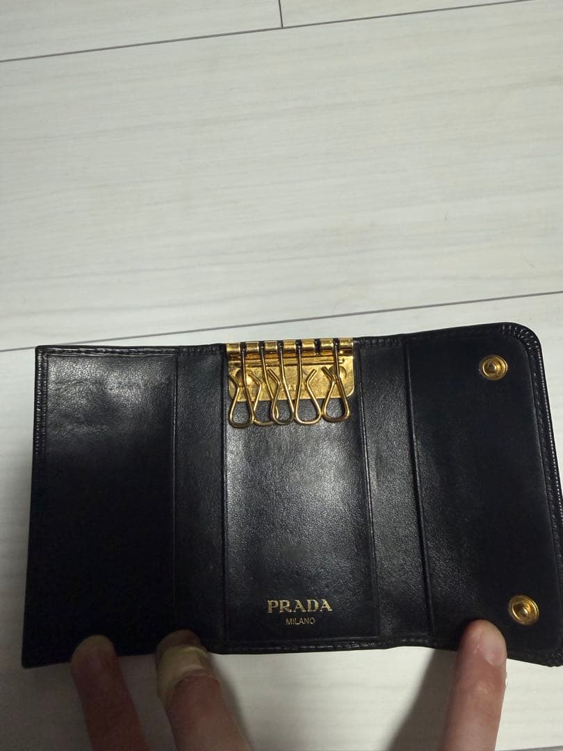 PRADA ブラック レザー キーケース