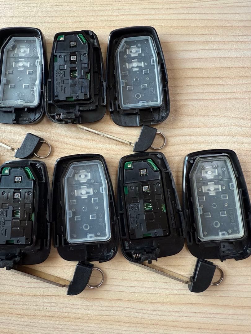 トヨタ純正 プリウス スマートキー (2つボタン)5個送料込み