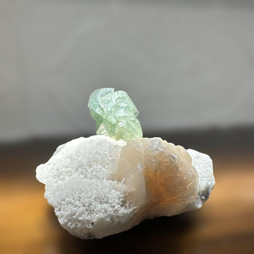 希少！グリーンアポフィライト＋スティルバイト＋クォーツ母岩付