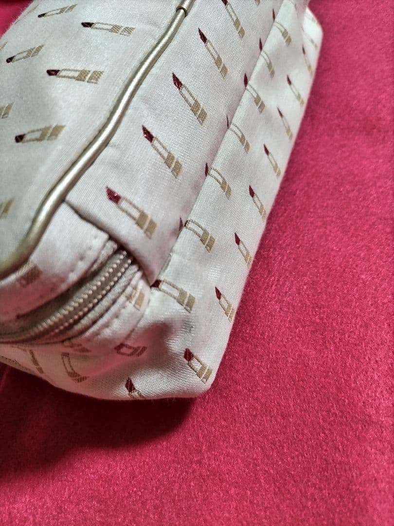 【極美品】アルティザン・アンド・アーティスト　ポーチ　大　リップ柄