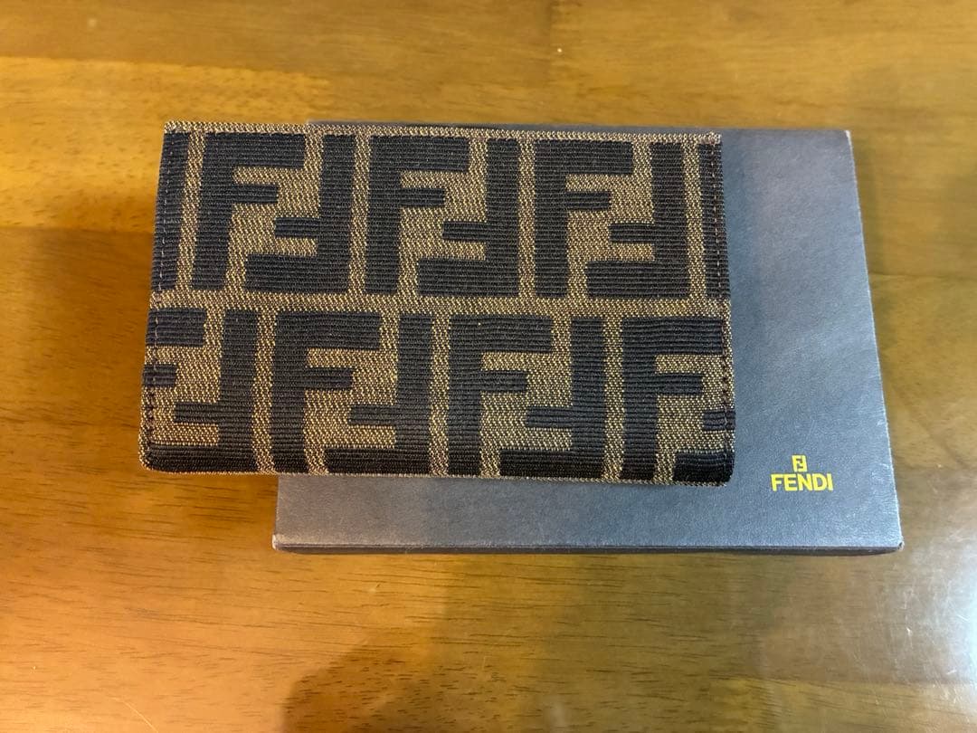 FENDI 財布　二つ折り財布