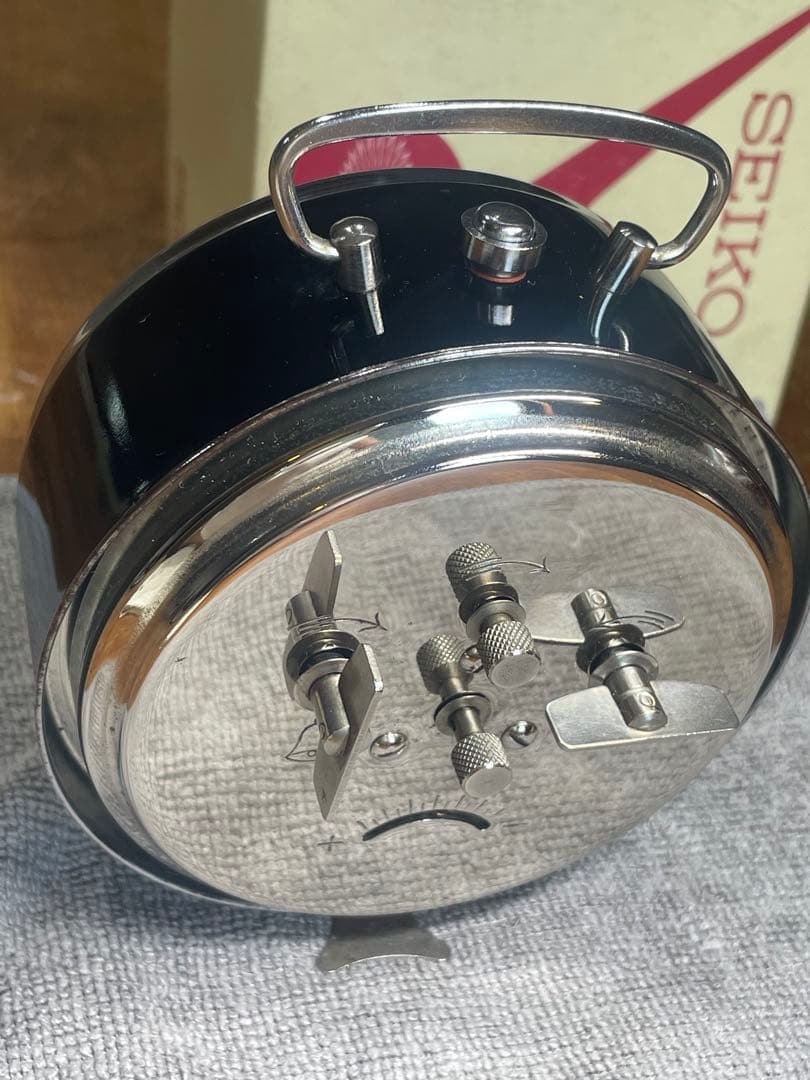 SEIKO CORONA 古くて重い目覚まし時計　Black と Beige 箱