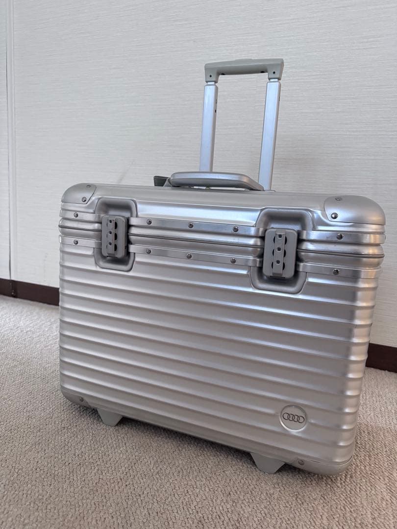 リモア×Audi レア美品トパーズパイロットトロリー 2輪スーツケース