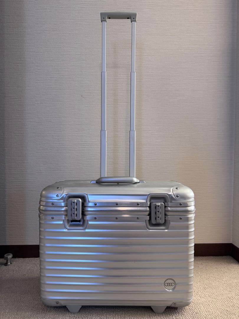 リモア×Audi レア美品トパーズパイロットトロリー 2輪スーツケース