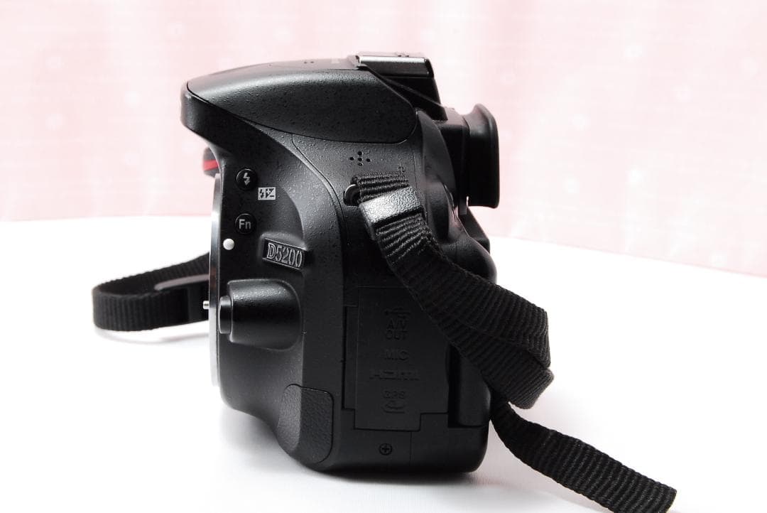 〓デジタル一眼レフカメラ〓ニコン Nikon D5200 ボディ