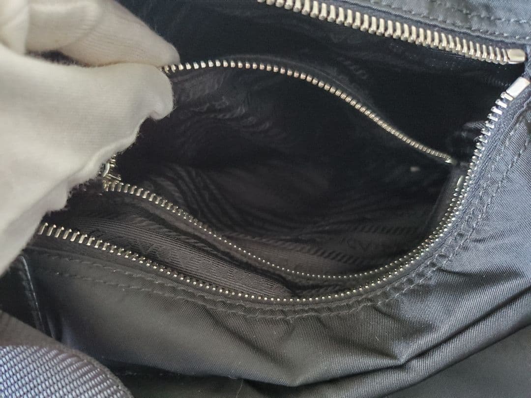 PRADA　プラダ　ショルダーバッグ　テスートナイロン　三角ロゴ