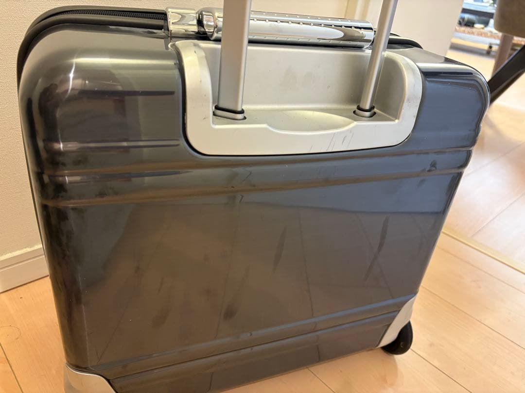 ZERO HALLIBURTON ビジネスキャリーケース グレー　2輪