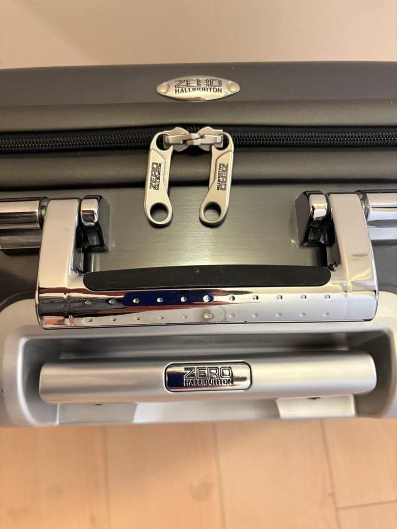 ZERO HALLIBURTON ビジネスキャリーケース グレー　2輪