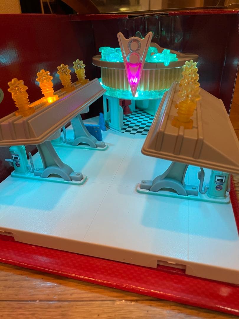 カーズ　プレシジョンシリーズ　v8カフェ　フロー　pixer cars マテル