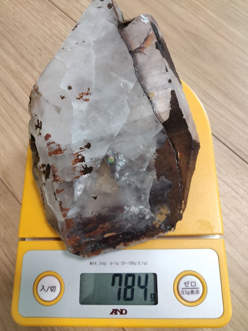 山梨県　乙女鉱山　国産天然水晶　虹入り水晶　784g 国産水晶　国産鉱物