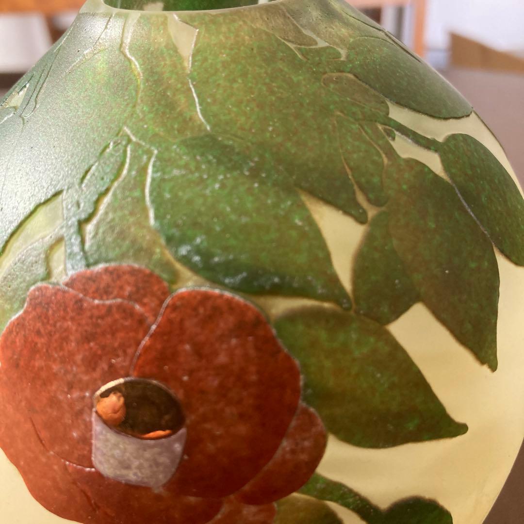 ガラス花瓶　椿模様