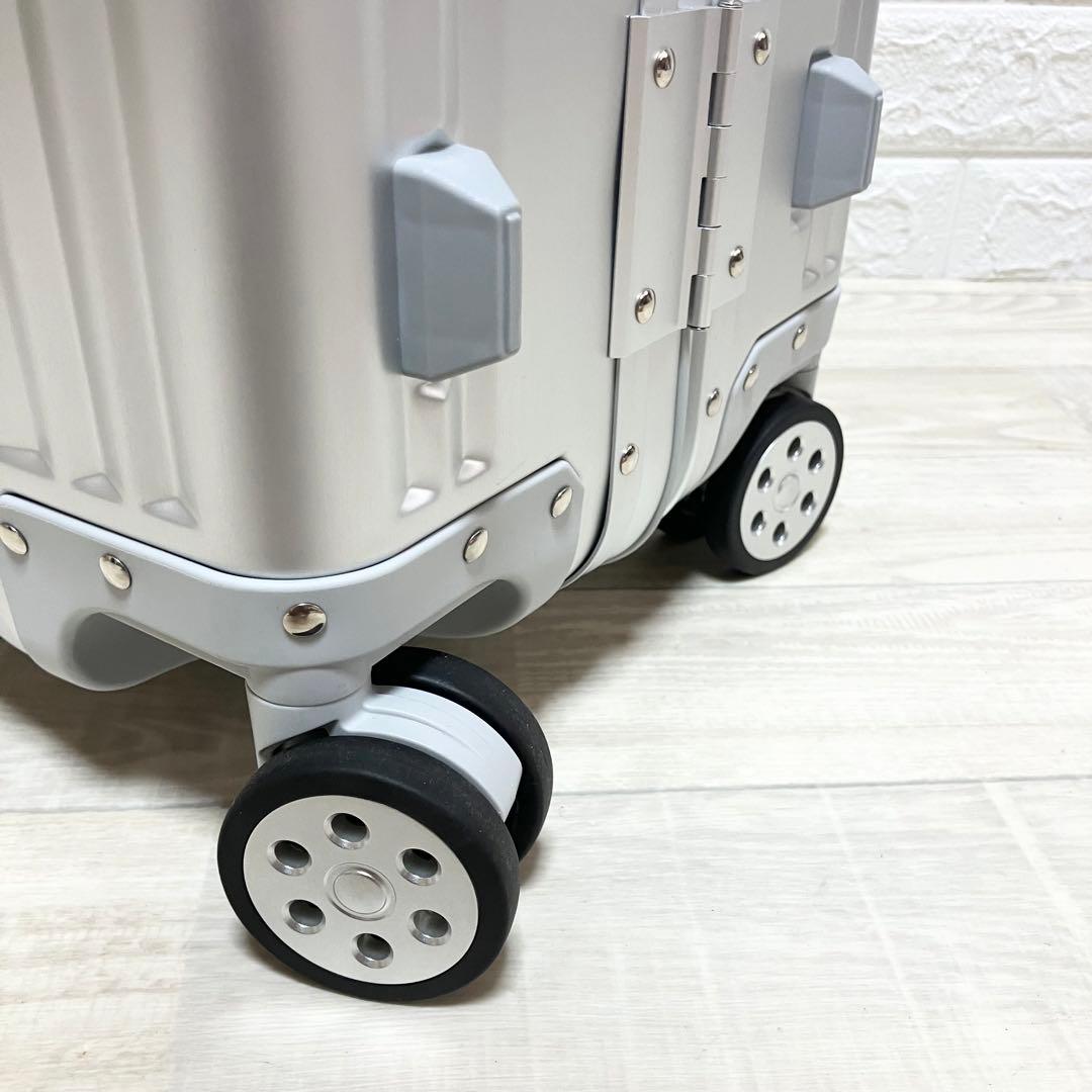 極美品　メルセデスベンツ　アルミスーツケース　65L 非売品