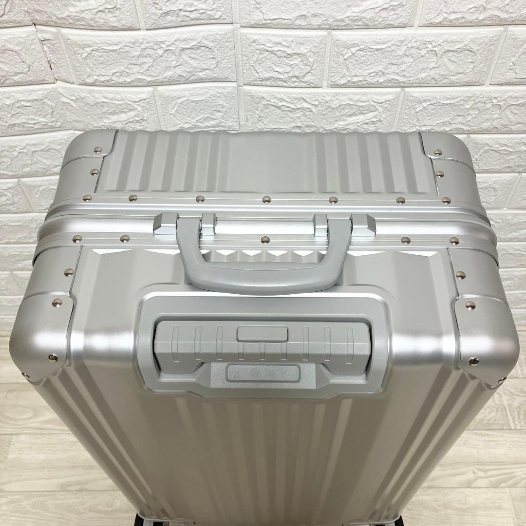 極美品　メルセデスベンツ　アルミスーツケース　65L 非売品