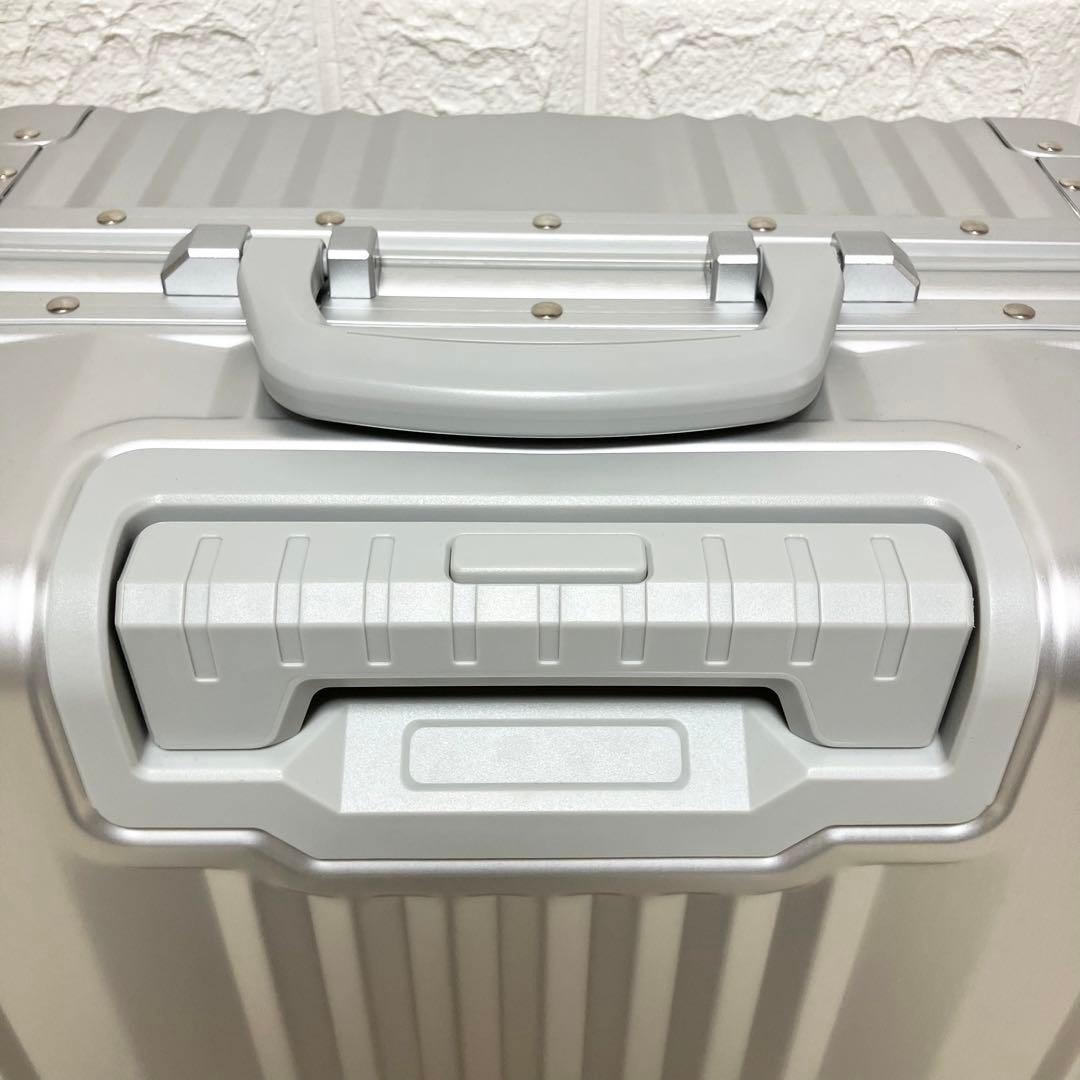 極美品　メルセデスベンツ　アルミスーツケース　65L 非売品