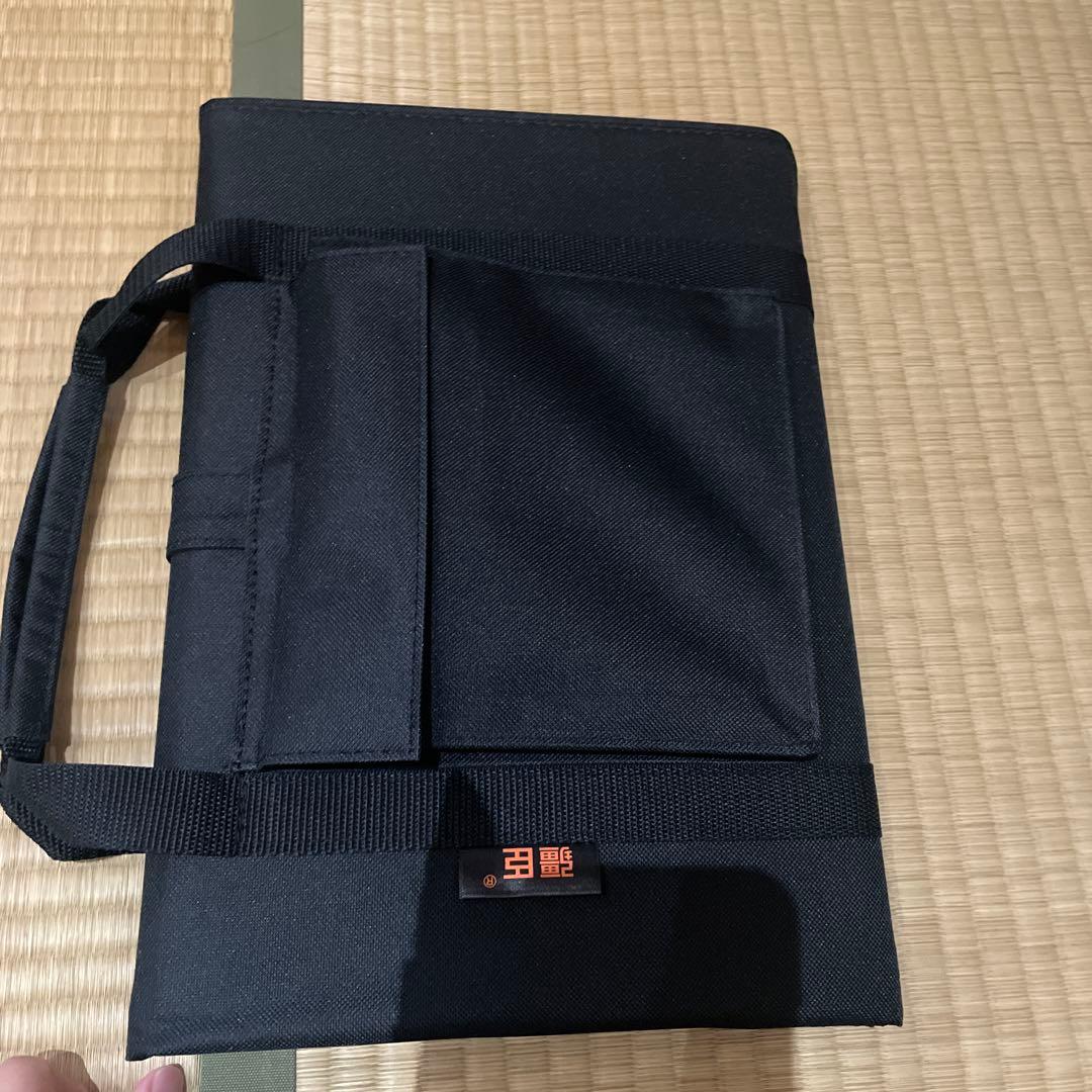 100W折りたたみ式ソーラーパネル