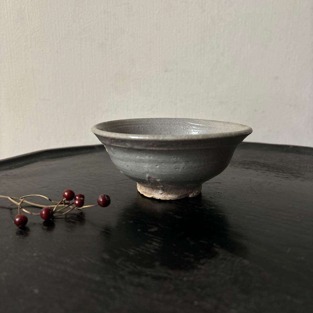 李朝　小服茶碗　大盃　堅手　白磁　酒器　韓国骨董　ぐい呑み　猪口　アンティーク
