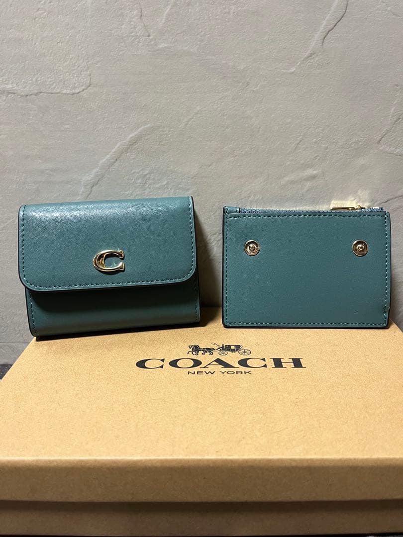 ✨️新品未使用✨COACH 三つ折り財布 グリーン