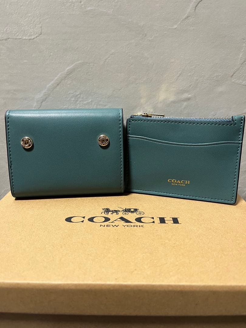 ✨️新品未使用✨COACH 三つ折り財布 グリーン