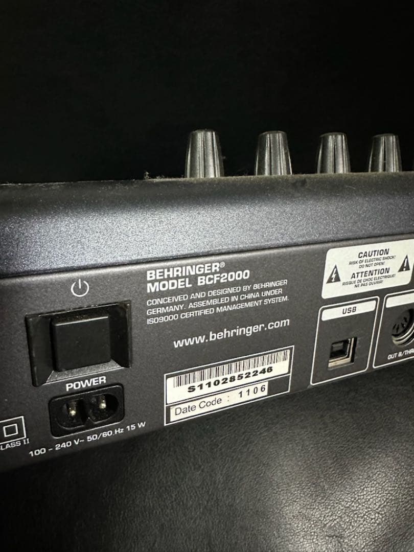 BEHRINGER ミキサー　BCF2000