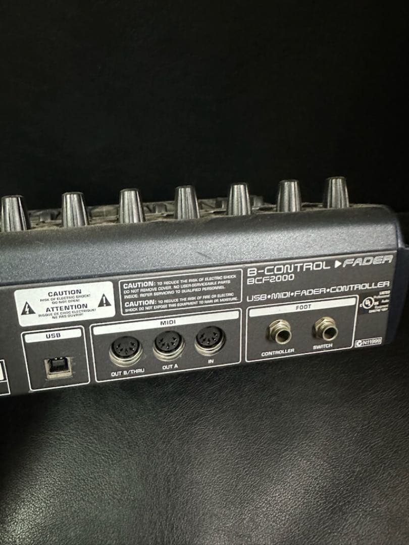 BEHRINGER ミキサー　BCF2000