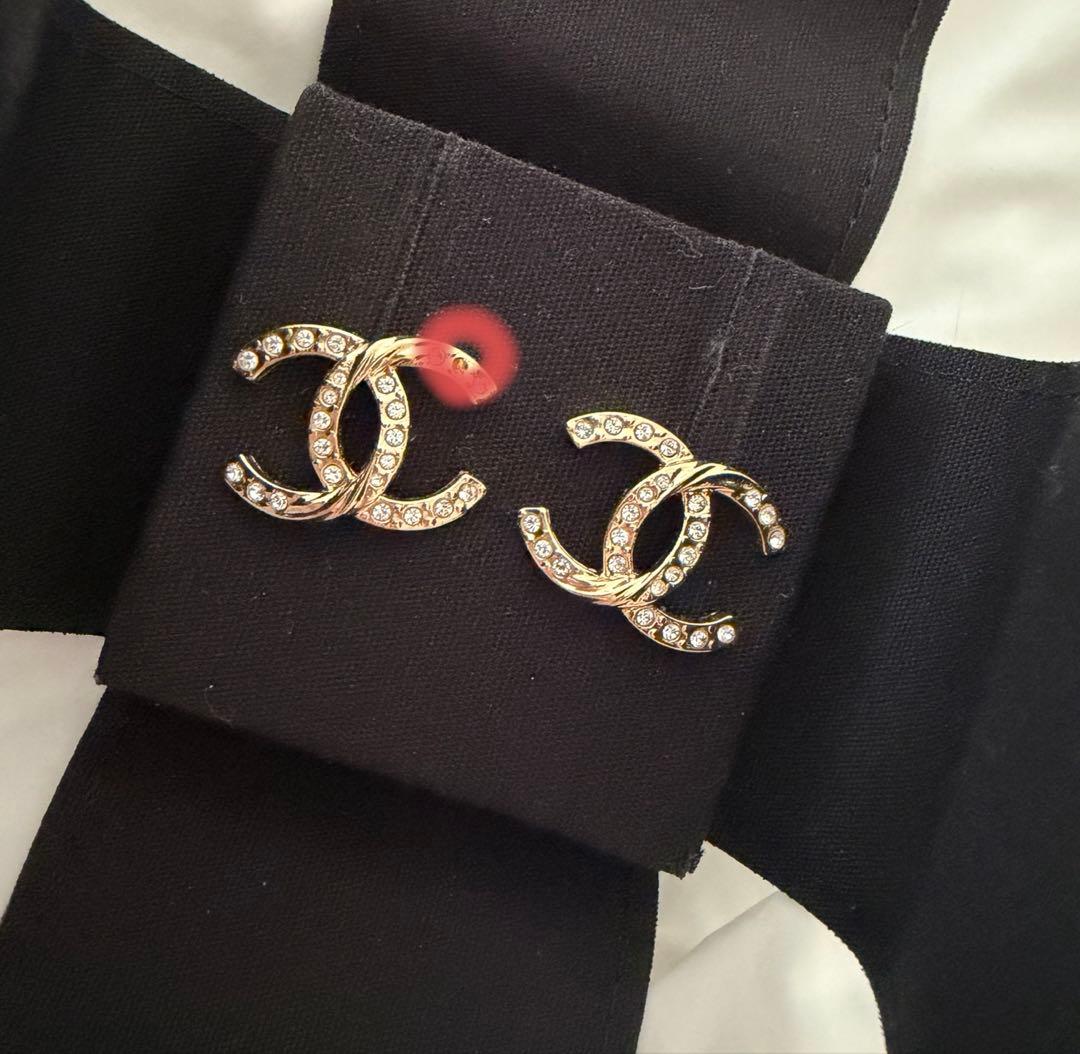 CHANEL CCロゴピアス ストーン付き