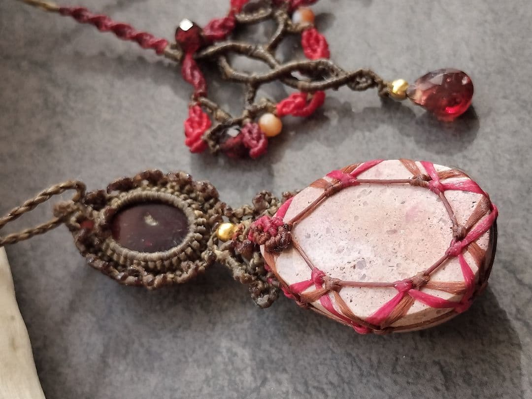 カンテラオパール&ガーネット マクラメネックレス　❁優しい森と赤❁