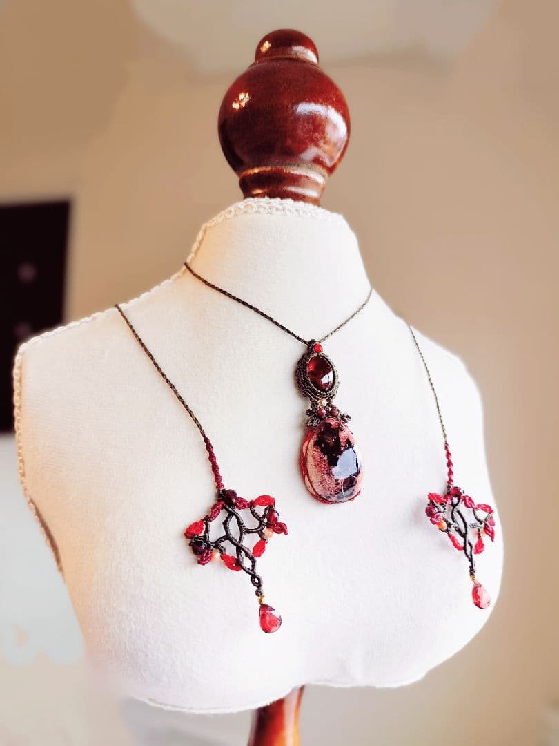 カンテラオパール&ガーネット マクラメネックレス　❁優しい森と赤❁