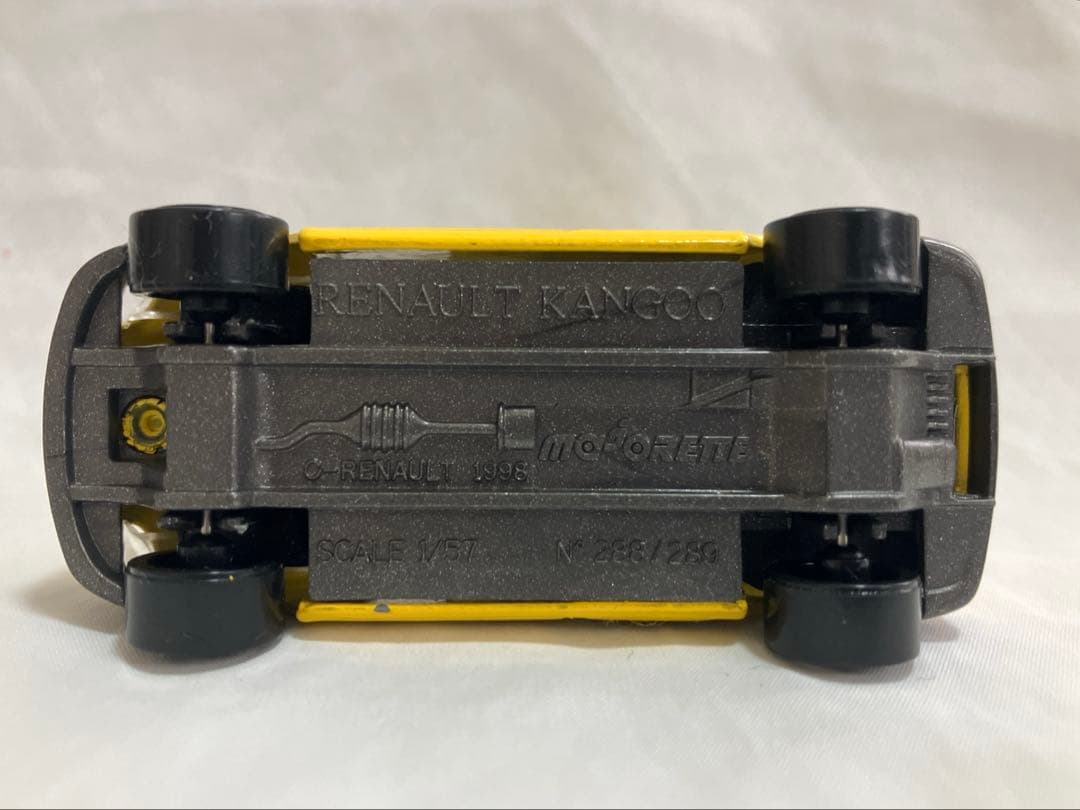 【レア】ルノー　カングー　LA POSTE ミニカー　フランス郵便局