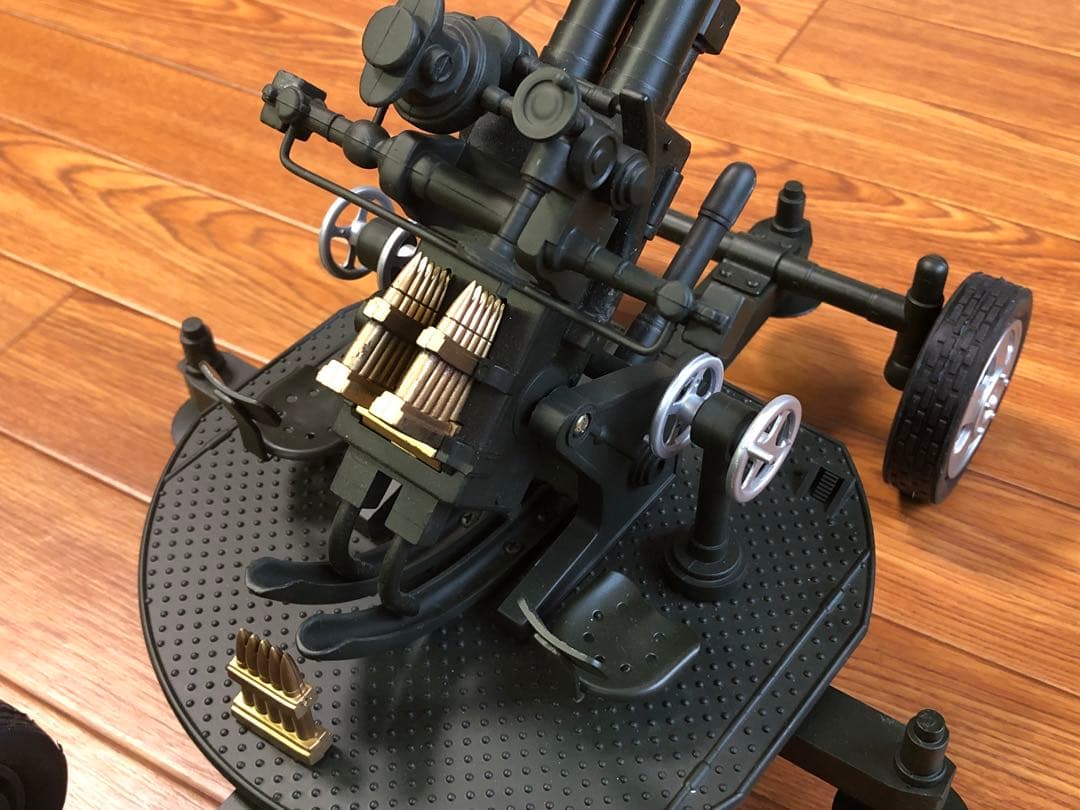 VOLCANO製　対空砲車両　ベース•砲金属製