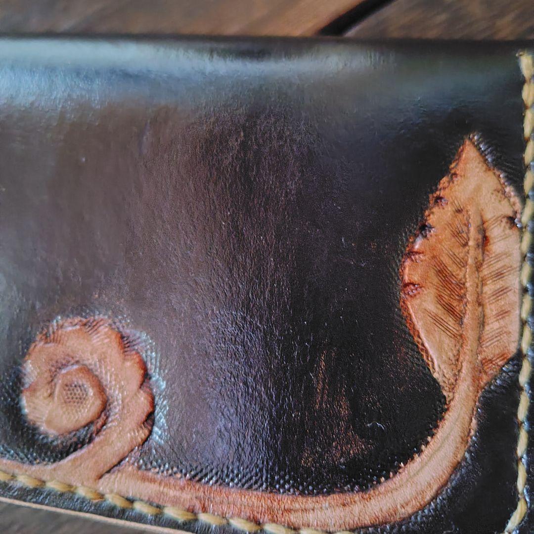 トラッカーウォレット 手染め 黒 　 花のカービング (71)