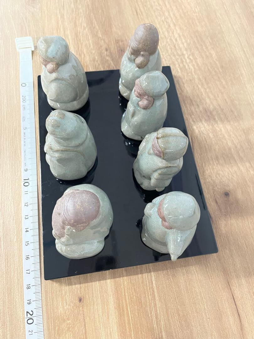 芳月作　芳月造　陶器製 七福神 置物セット 黒台座付き