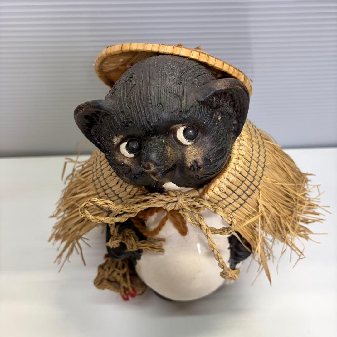 信楽焼？ たぬき タヌキ 狸 置物 焼物 傘 蓑 藁草履 30cm