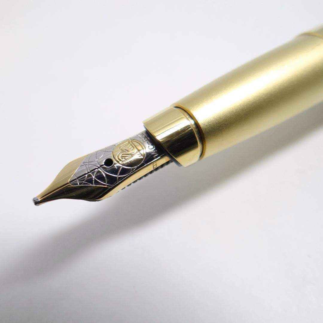 【かなり希少・本体約38g】ペリカン P590 セレブリ 万年筆 14Kペン先