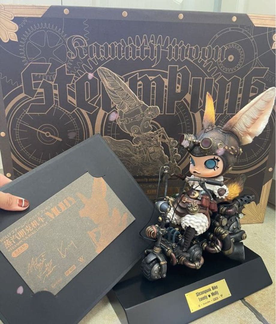 デザイナーズトイ 末那末匠 ポップマート  Molly フィギュア B