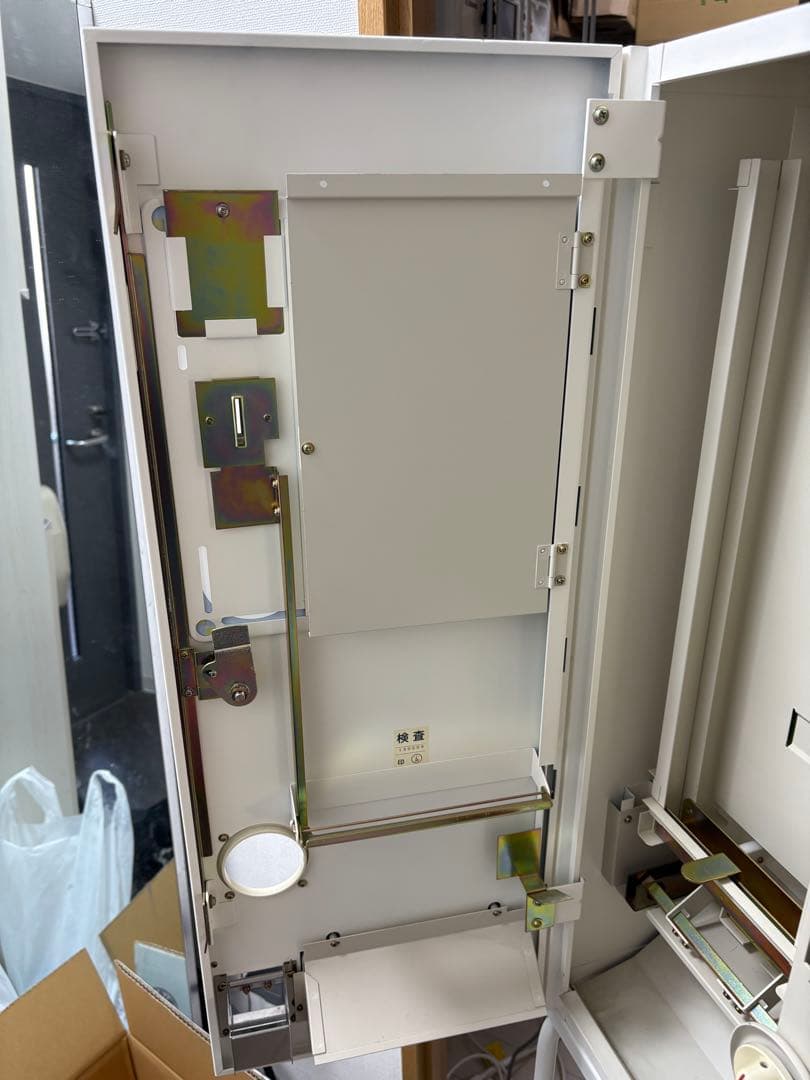 ②カードガチャガチャマシン　手動式自動販売機　ダイト　DF-8