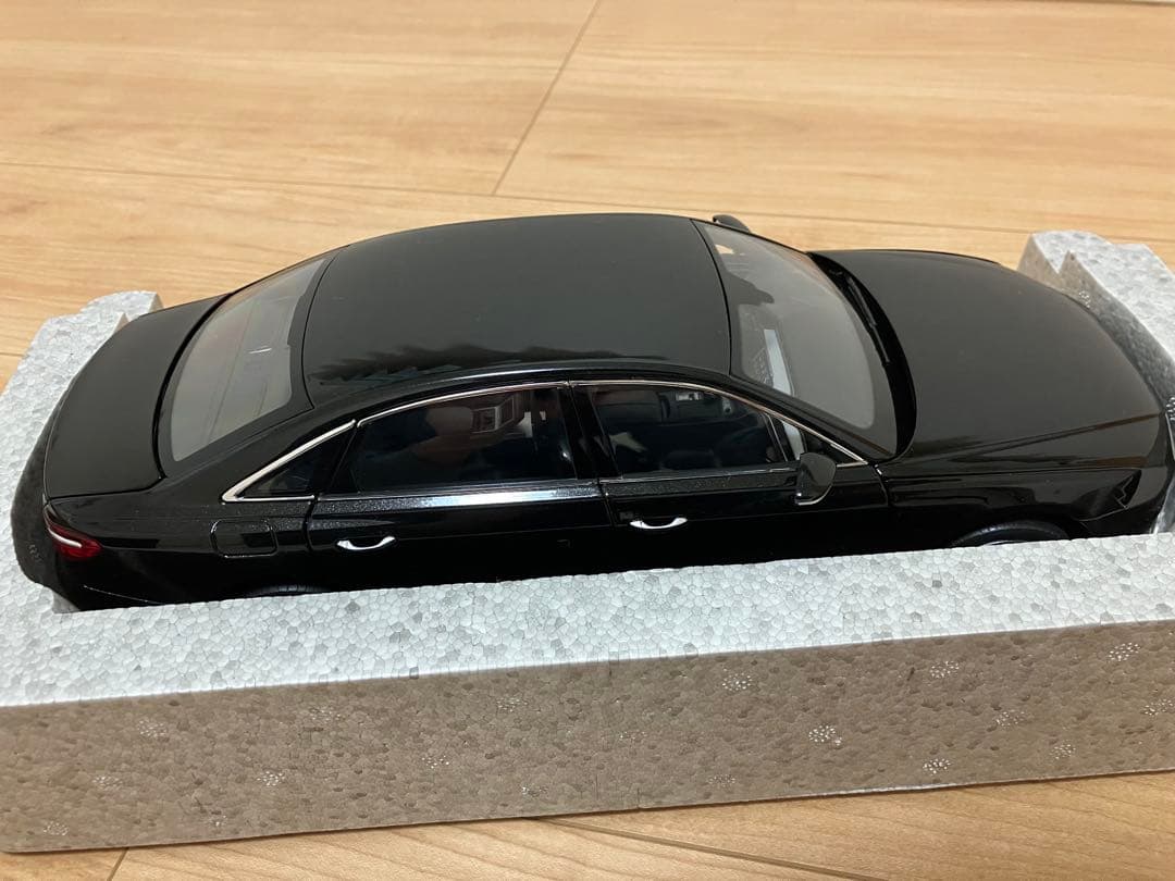 Audi A8 ミニカー 1/18 ブラック
